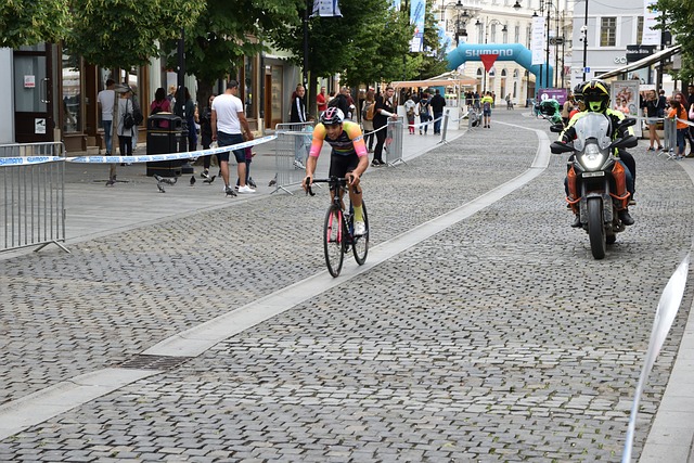 名工作人员 名工作人员